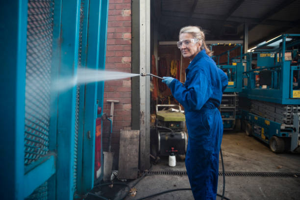 Best Affordable Pressure Washing  in Muscatine, IA