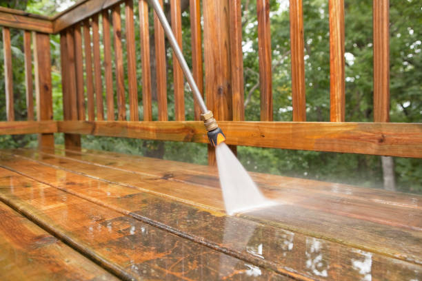 Best Deck Pressure Washing  in Muscatine, IA