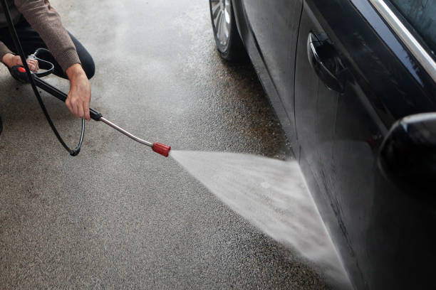 Best Garage Pressure Washing  in Muscatine, IA